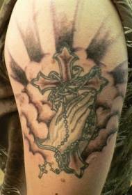 Kríž a modliť sa ruky Cloud Tattoo Pattern