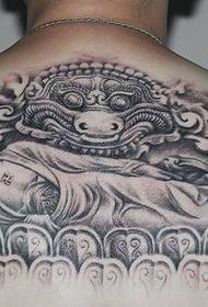 A parte traseira do exquisito patrón de tatuaxe de Buda