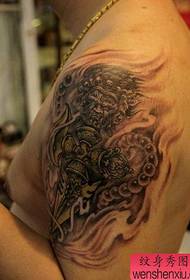рака религиозна шема за тетоважа со коњак