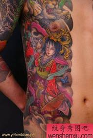 en maven farve japansk skønhed geisha tatoveringsmønster