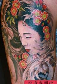 Satu lengan pola tatu kecantikan geisha Jepun