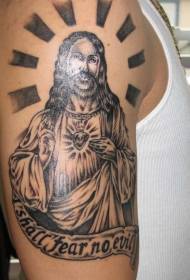 Grande braccio non impaurito dal malvagio tatuaggio di Gesù