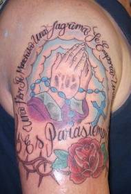 rameno barva modlitba ruku a růže tetování vzor