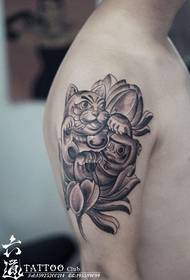 ruku popularni crno-bijeli uzorak sreće mačka tetovaža