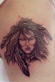 Modello di tatuaggio di sciamano femmina indiano marrone spalla