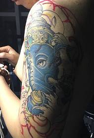 a imagem de tatuagem de deus elefante mais popular nos últimos dois anos