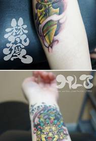 uros käsivarsi komea klassinen konjac-tatuointikuvio