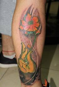 Modello di tatuaggio di loto bergamotto di colore delle gambe