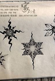 ένα σύνολο κλασικού ήλιου μόδας και έξι-επισήμανσης Tattoo χειρόγραφο αστέρι