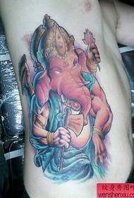 男性侧腰凶悍经典的象神纹身图案