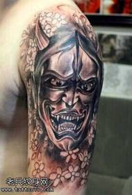 bra nwa gri tankou modèl tatoo
