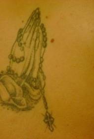 rameno čierna šedá modlitba ruženec ručné tetovanie vzor