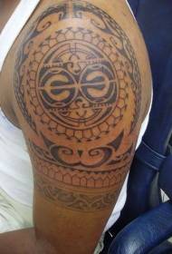 Ramena črna polinezijska plemenski totemski vzorec tatoo
