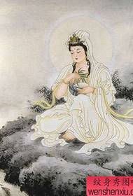 Sit-in Guanyin tattoo-patroon aan het meer