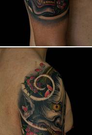 le braccia sono un modello di tatuaggio molto cool e prepotente