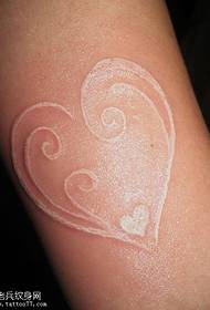 Invisibile modello di tatuaggio amore bianco