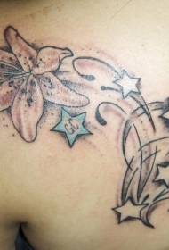 Fiore di giglio color spalla con motivo tatuaggio pentagramma