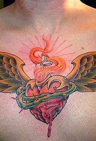 disegno del tatuaggio al petto personalità ali d'amore