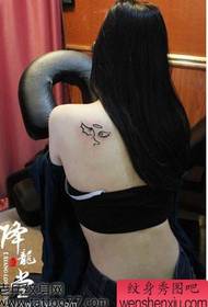 modello di tatuaggio classico bellezza spalla Totem ali