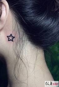 Tus qauv me me thiab pentagram zoo nkauj tattoo