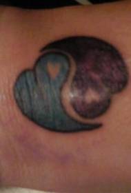 Håndleddfarge yin og yang sladder med kjærlighets tatoveringsmønster