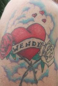 Roses za rangi ya bega na tatoo za kupenda