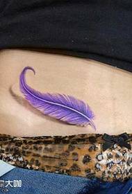 腰紫色羽毛紋身圖案