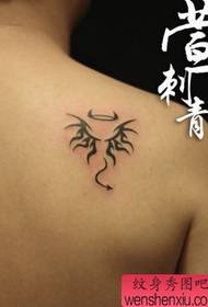 populaire klassieke schouder totem vleugels tattoo patroon
