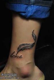 Kulay ng tattoo na may kulay na feather