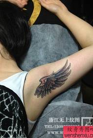 ragazza 腋 modello tatuaggio ala successiva