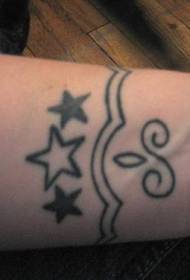 Motivo tatuaggio stelle bianche e nere sul polso