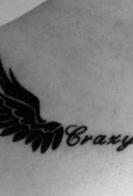 een schouder totem vleugels tattoo patroon