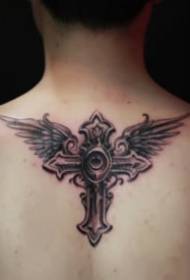 9 immagini di un tatuaggio a croce con le ali
