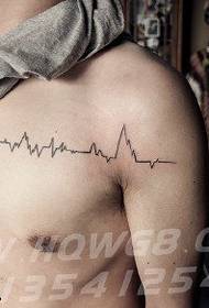 肩部的心电图纹身图案