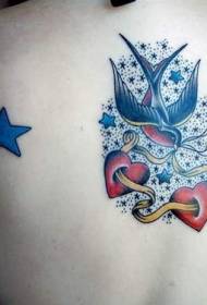 Fáinleoga daite ar ais agus grá pictiúir tatú pentagram