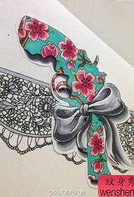 Manoscritti tatuaggio tatuaggio pistola laterale sexy pizzo