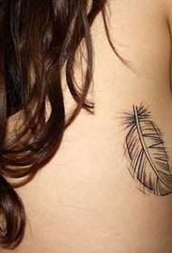 ກັບຄືນໄປບ່ອນຮູບແບບ Tattoo feathers ສົດ