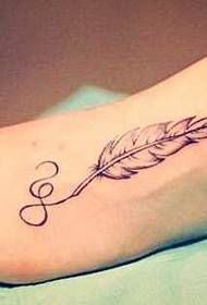 pattern ng indibidwal na feather tattoo ng paa