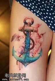 Pattern ng tattoo ng Anchor sa hita
