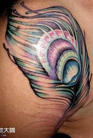 Motivo tatuaggio piuma di pavone