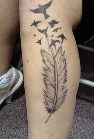 腿小燕子羽毛紋身圖案