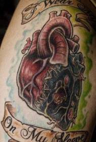 Kolor tatuażu realistyczny rozkładający się obraz tatuażu serca