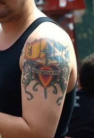 Schulter faarweg Spuenesch a Schottesch Fändel Tattoo