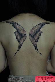 lepota nazaj priljubljen vzorec tatoo krila metulja