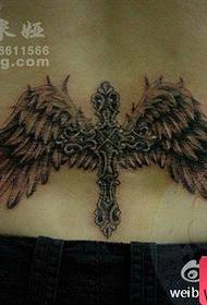 bellissimo modello di tatuaggio ad ala incrociata in vita