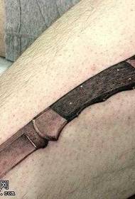 Modello tatuaggio pugnale gamba