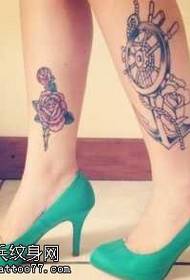 Pėdų mados inkaro gėlių tatuiruotės modelis