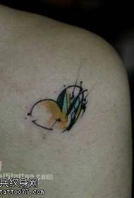 Bella tendenza totem amore modello tatuaggio