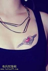 გულმკერდის სიყვარულის tattoo ნიმუში