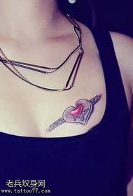 Disegno del tatuaggio del petto amore